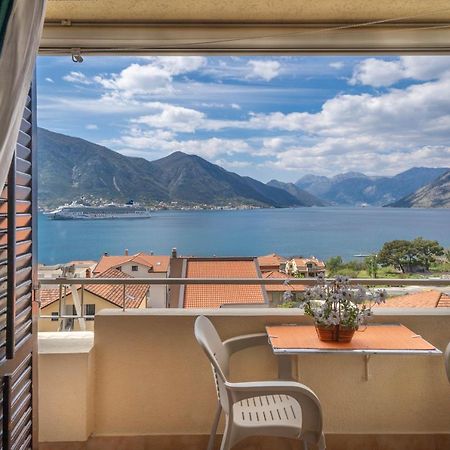 Seaside Serenity: 2-Bedroom Apartment With Boka Bay View Kotor Ngoại thất bức ảnh