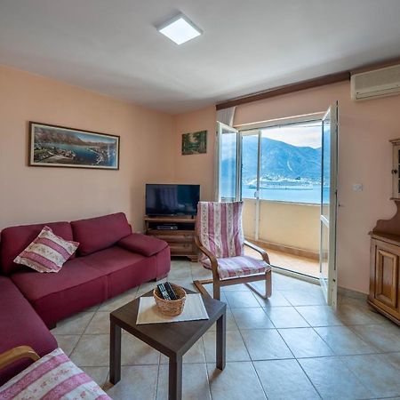 Seaside Serenity: 2-Bedroom Apartment With Boka Bay View Kotor Ngoại thất bức ảnh