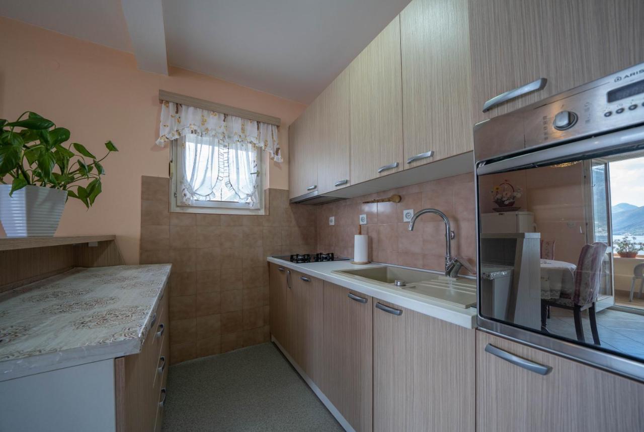 Seaside Serenity: 2-Bedroom Apartment With Boka Bay View Kotor Ngoại thất bức ảnh