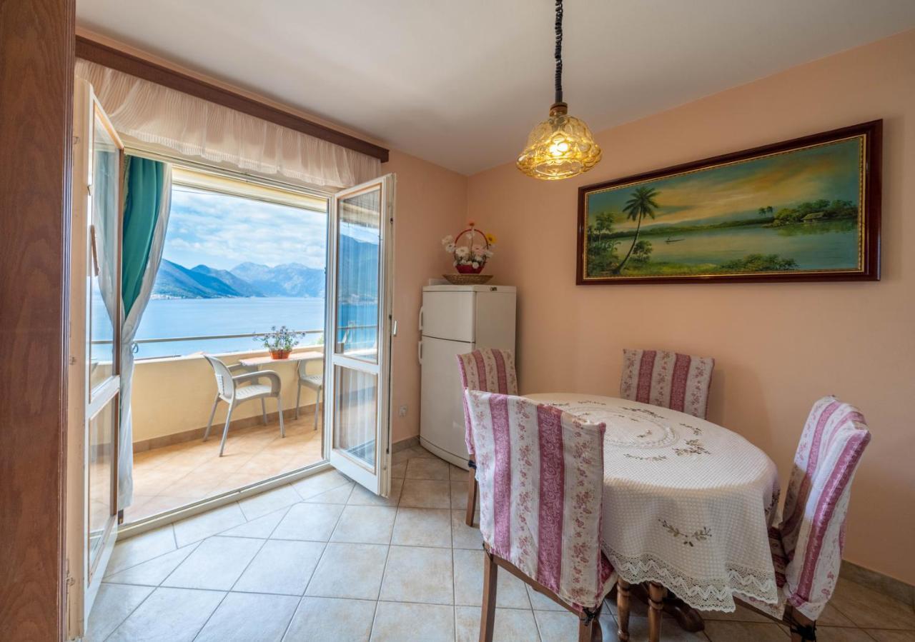 Seaside Serenity: 2-Bedroom Apartment With Boka Bay View Kotor Ngoại thất bức ảnh