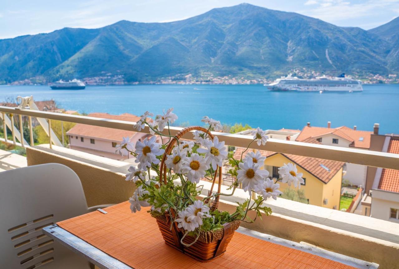 Seaside Serenity: 2-Bedroom Apartment With Boka Bay View Kotor Ngoại thất bức ảnh