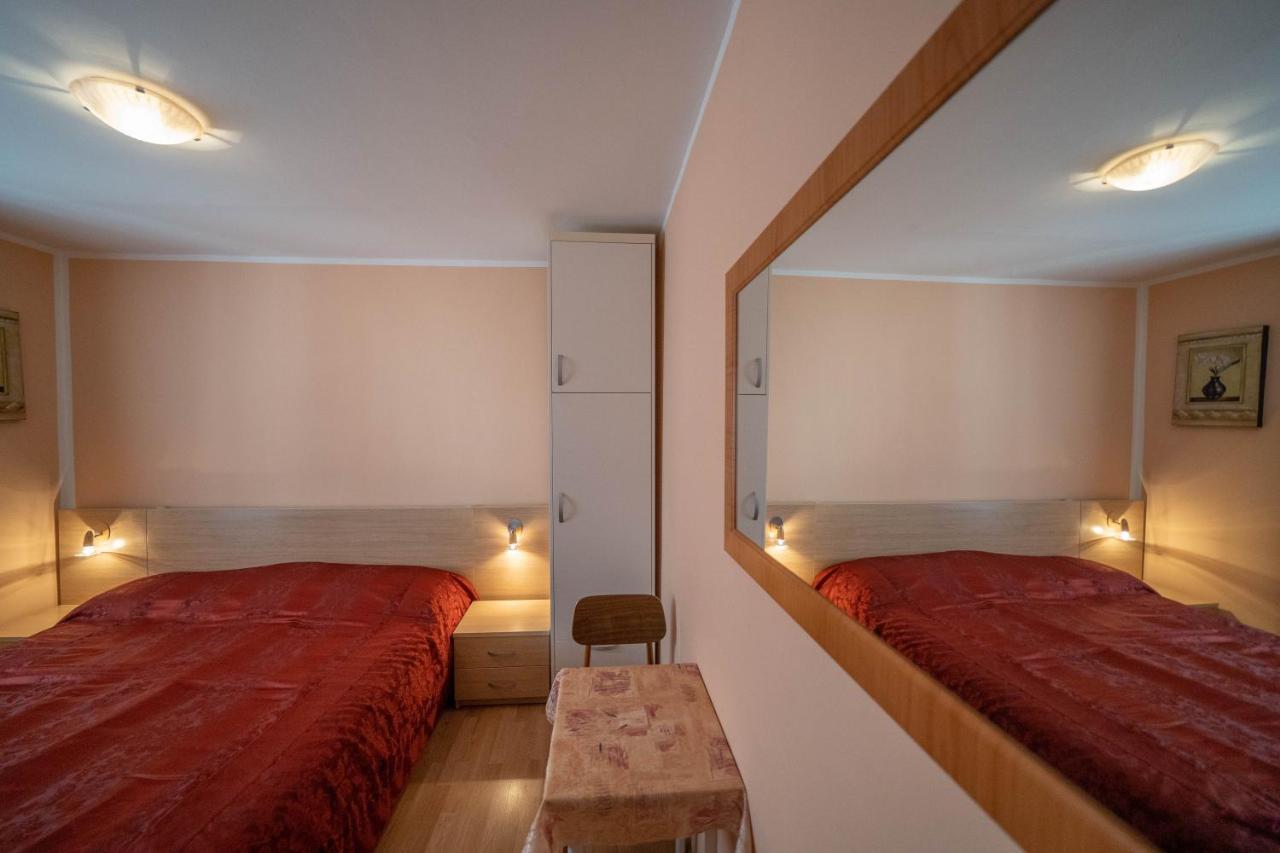 Seaside Serenity: 2-Bedroom Apartment With Boka Bay View Kotor Ngoại thất bức ảnh