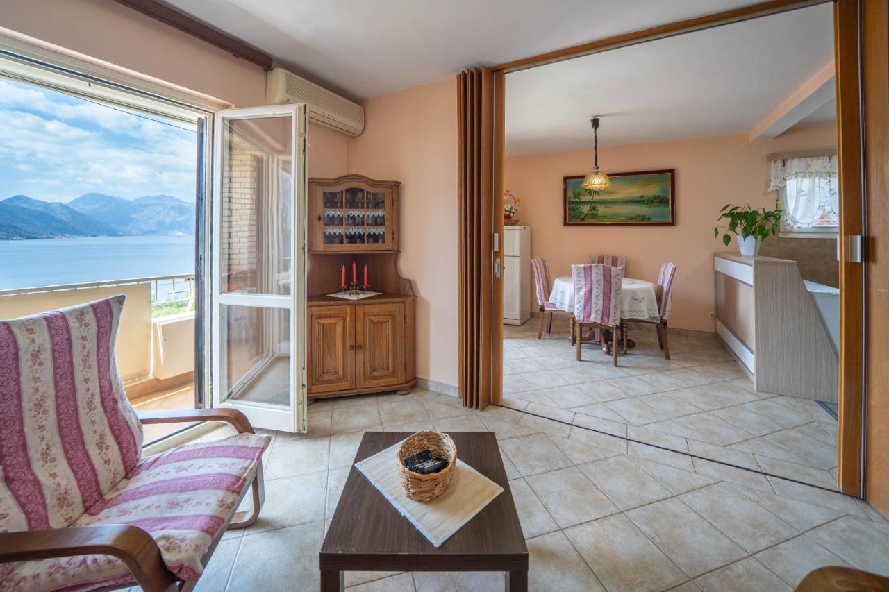 Seaside Serenity: 2-Bedroom Apartment With Boka Bay View Kotor Ngoại thất bức ảnh